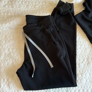 Figs scrubs XS slim Catarina top with small joggers color black USED